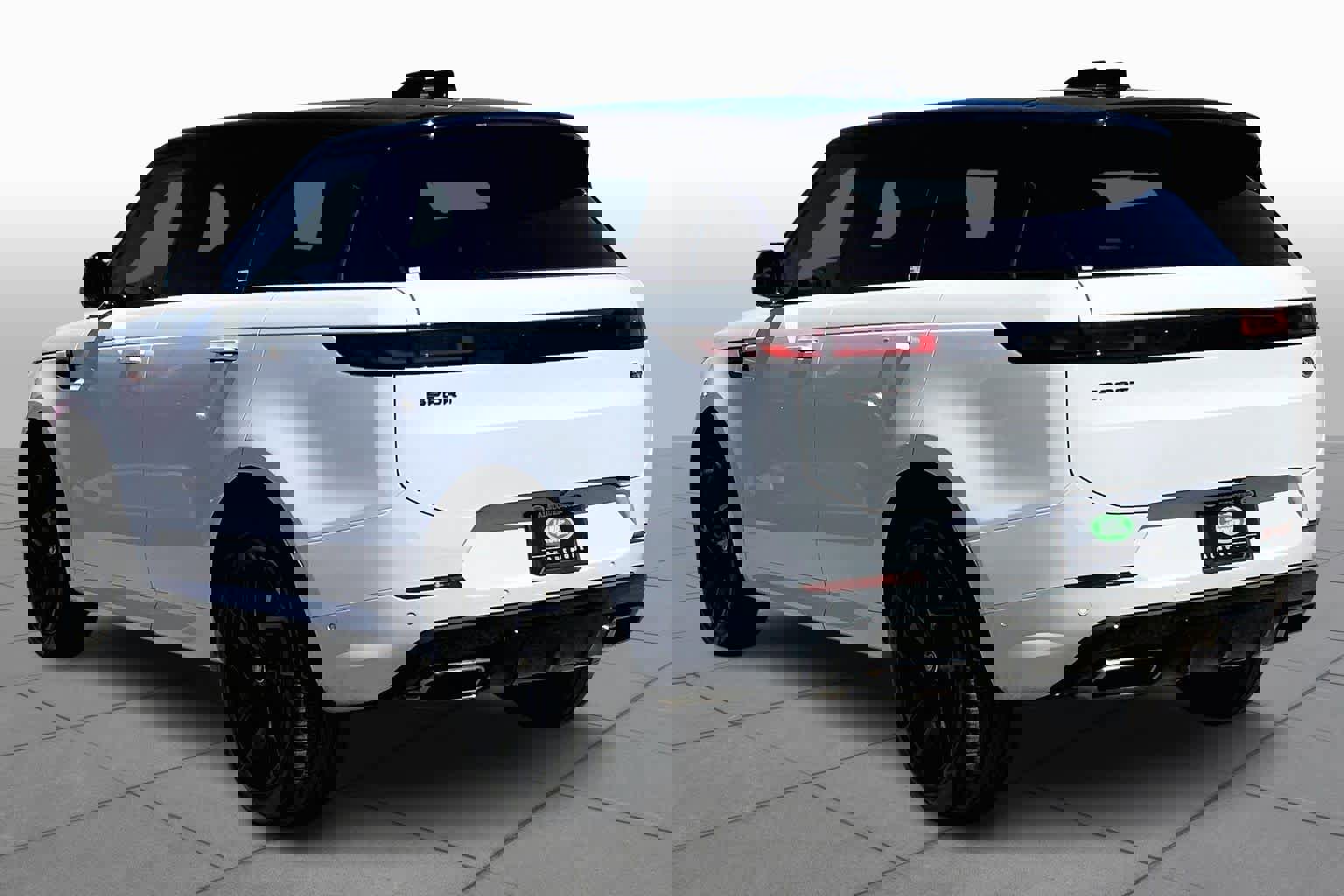 Used 2023 Land Rover Range Rover Sport SE Dynamic image 11