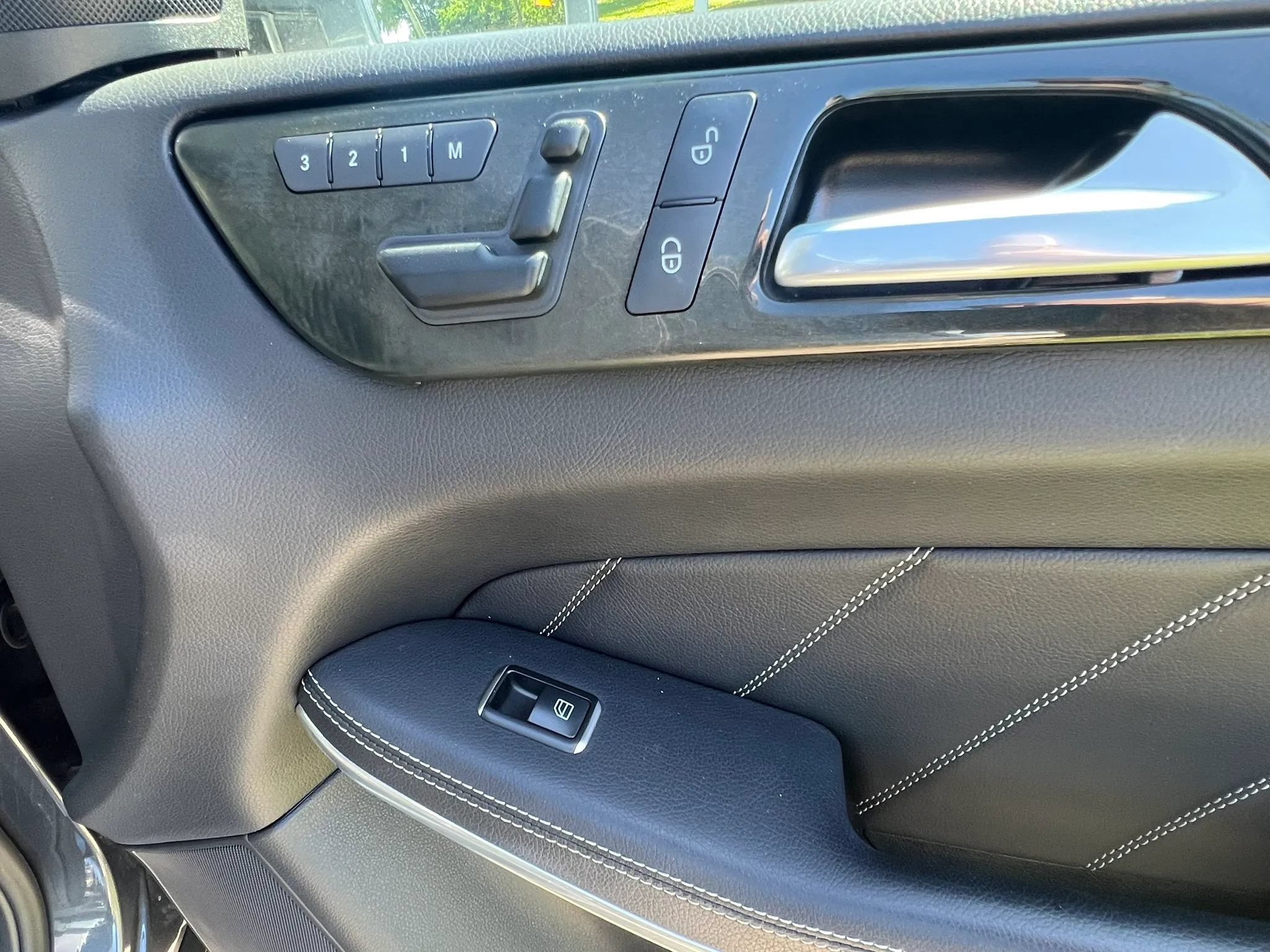 Used 2014 Mercedes-Benz GL 450 4MATIC w/ Lighting Package image 36