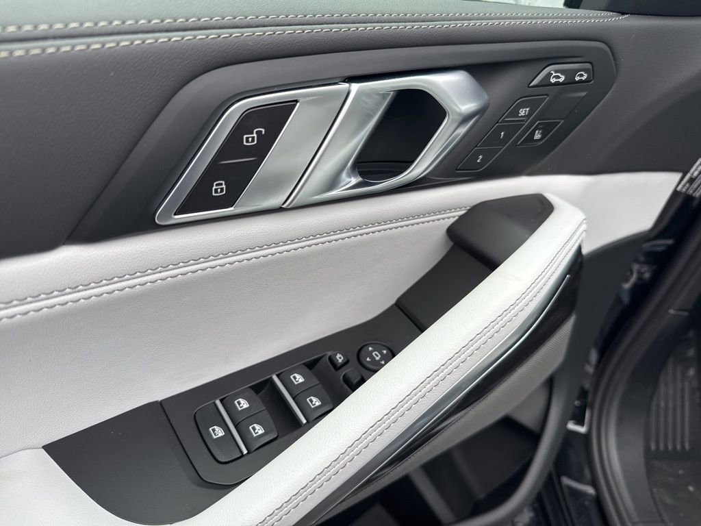 New 2026 BMW X6 xDrive40i w/ Climate Comfort Package image 8