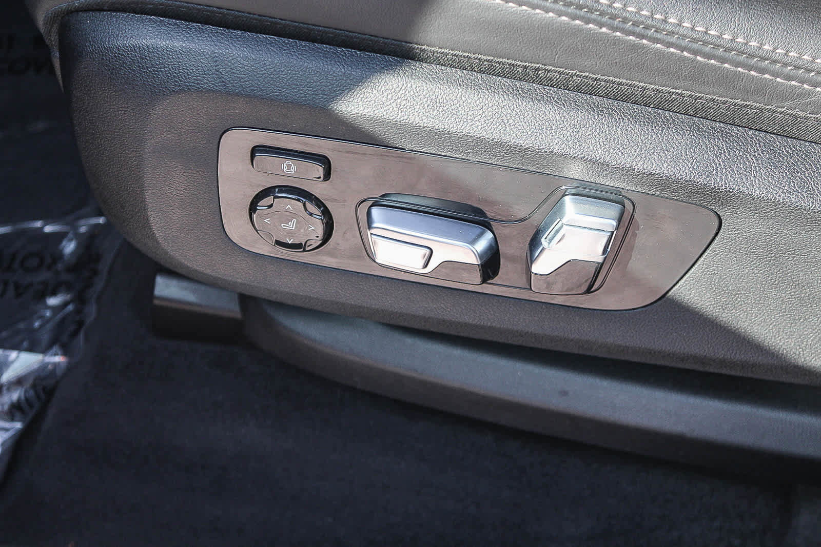 Used 2024 BMW X7 xDrive40i w/ M Sport Package image 21