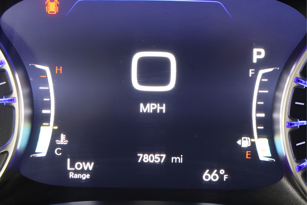 Used 2023 Chrysler Pacifica Touring-L FWD image 15