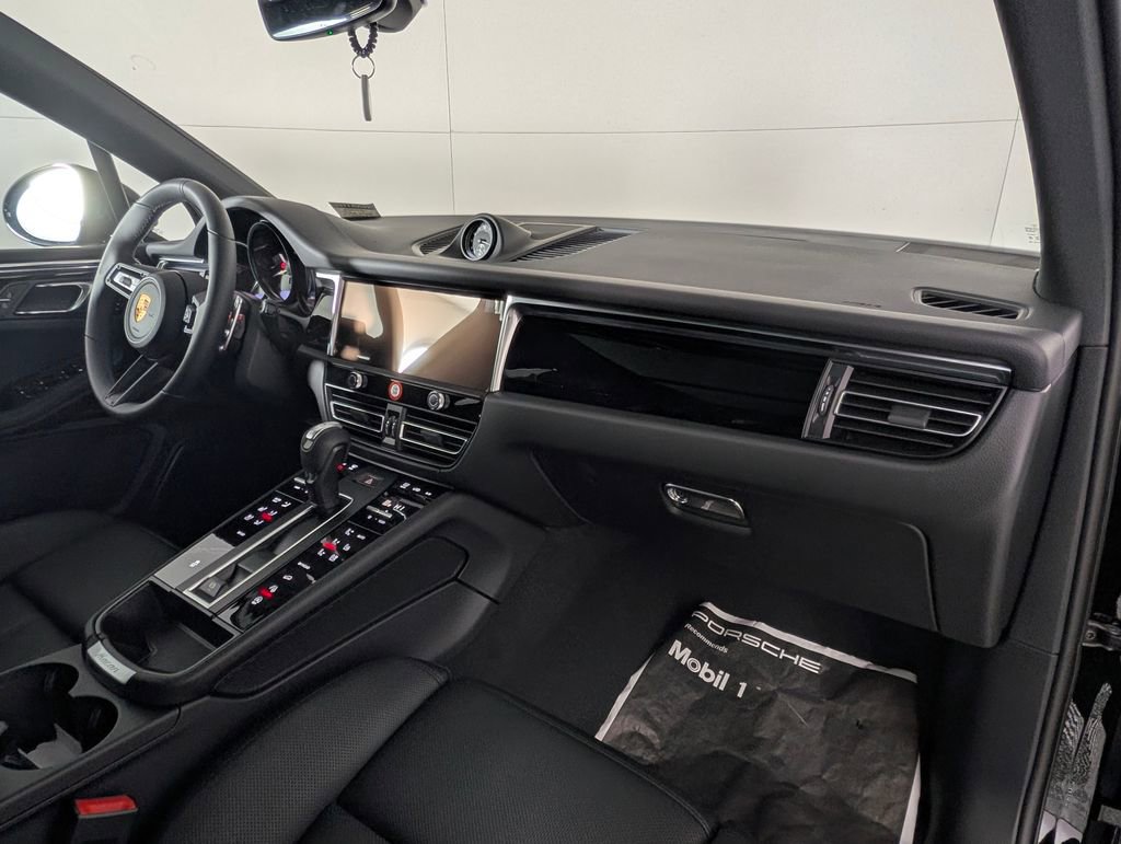 New 2026 Porsche Macan image 17