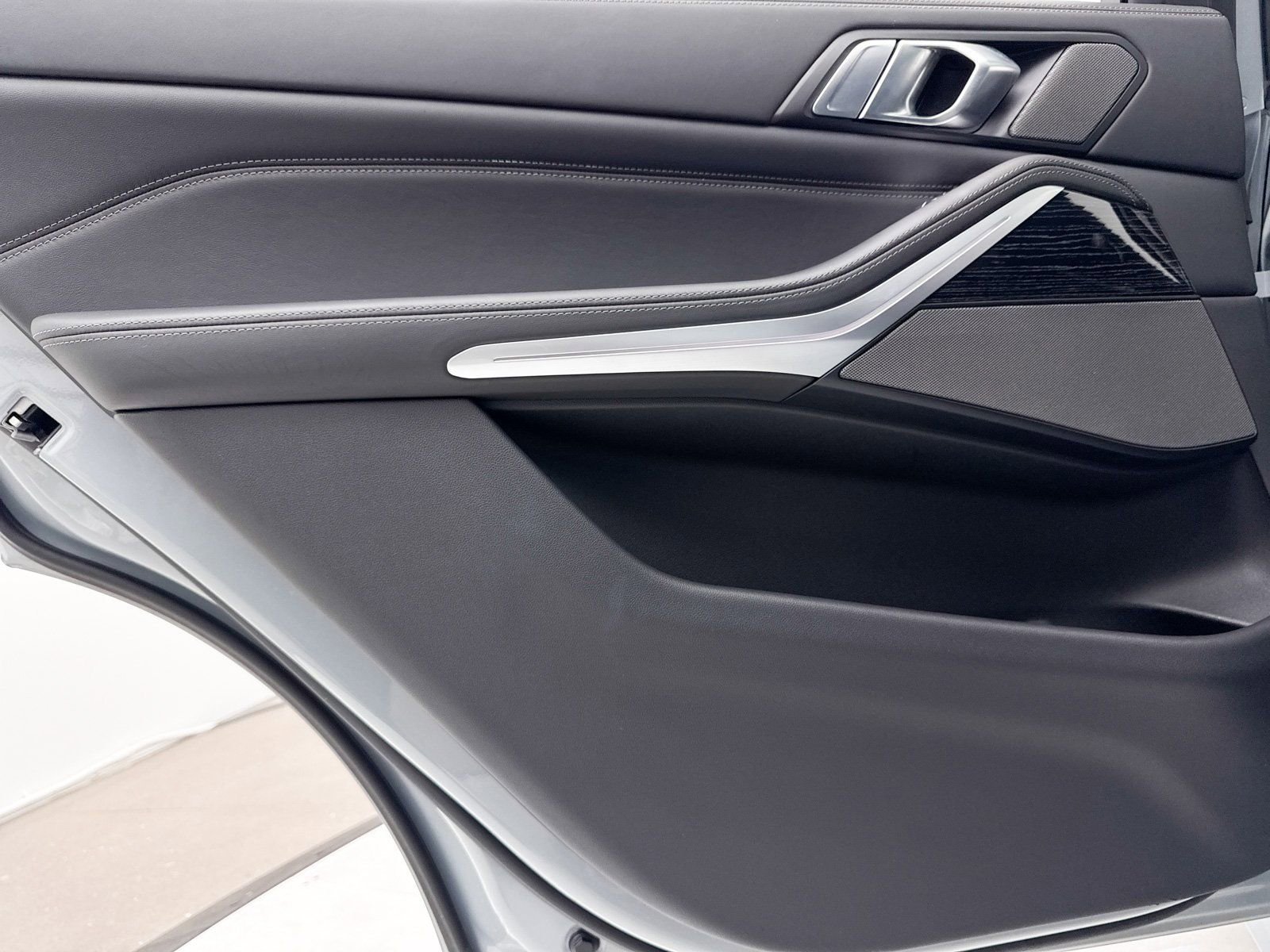 Used 2023 BMW X7 M60i w/ Executive Package AWD/4WD image 39