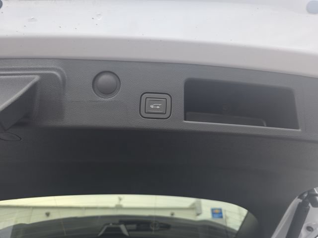 New 2026 Chevrolet Equinox ACTIV w/ Convenience Package III AWD/4WD image 26
