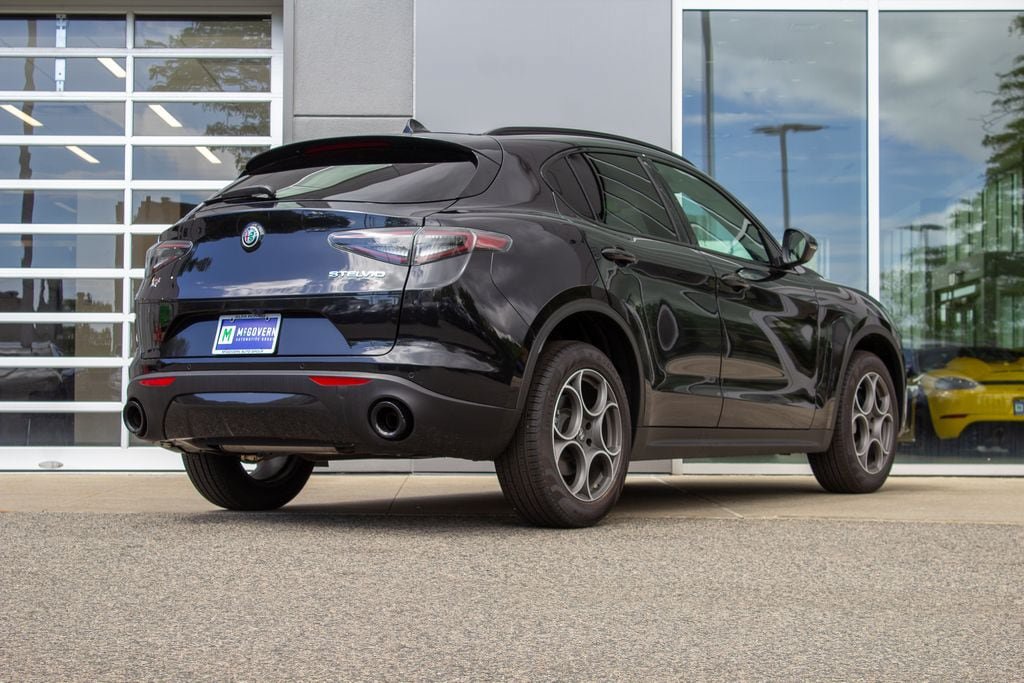 New 2025 Alfa Romeo Stelvio Sprint AWD/4WD image 10