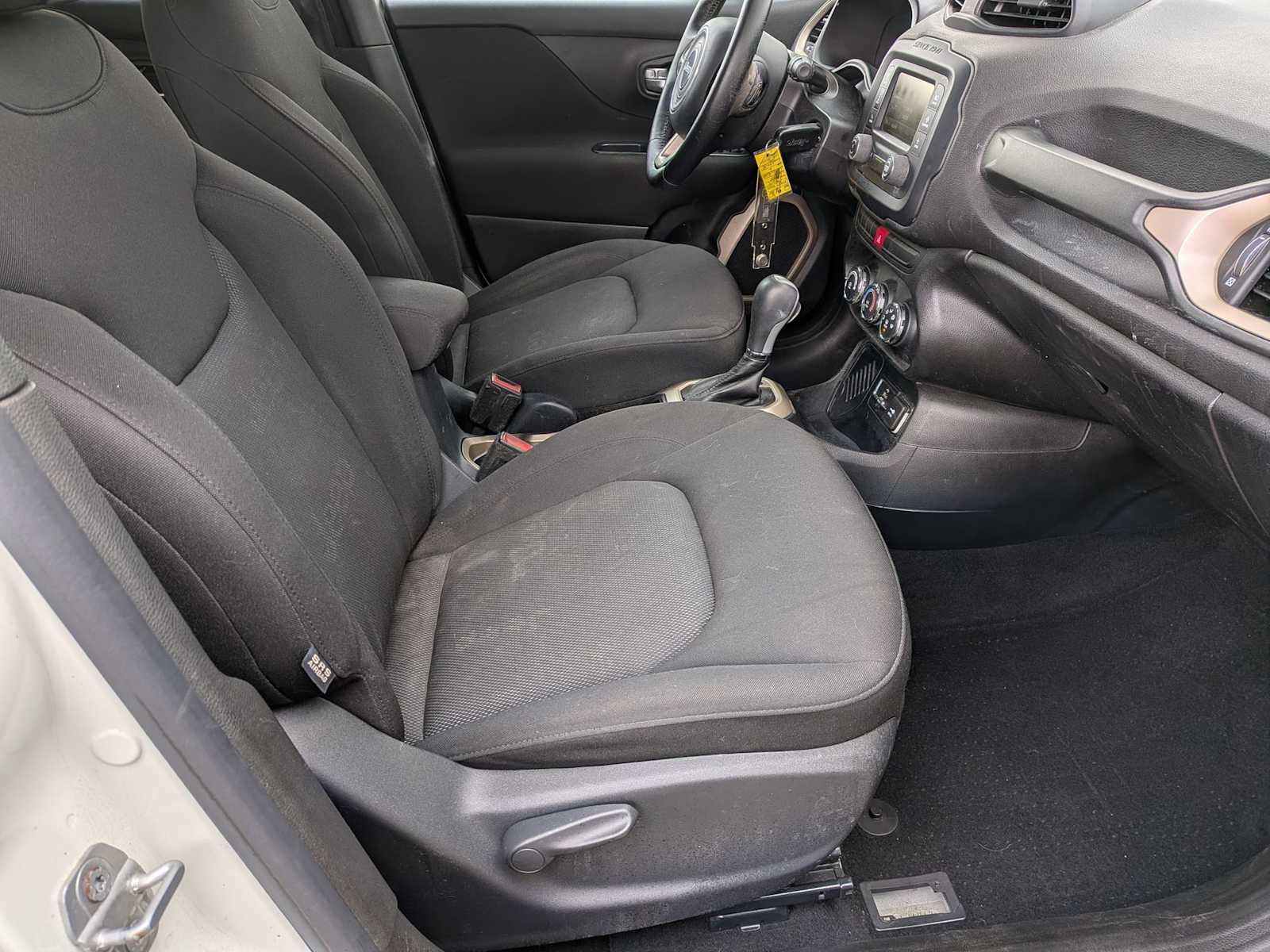 Used 2015 Jeep Renegade Latitude image 19