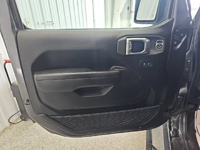 Used 2022 Jeep Gladiator Sport AWD/4WD image 10