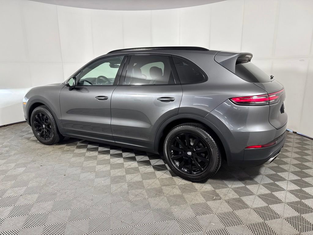 Used 2023 Porsche Cayenne AWD/4WD image 3