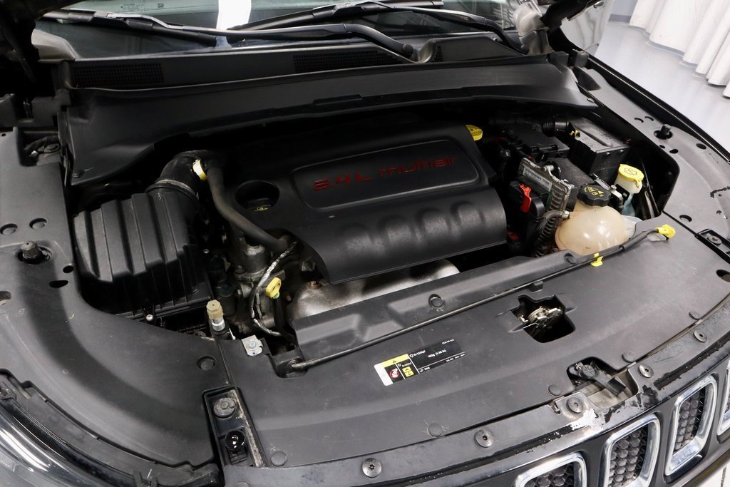 Used 2017 Jeep Compass Latitude w/ Cold Weather Group image 16