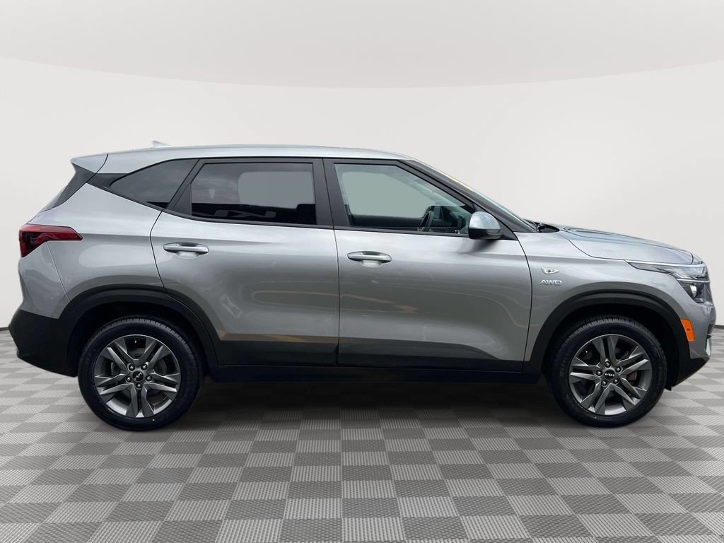Used 2023 Kia Seltos LX AWD/4WD image 4
