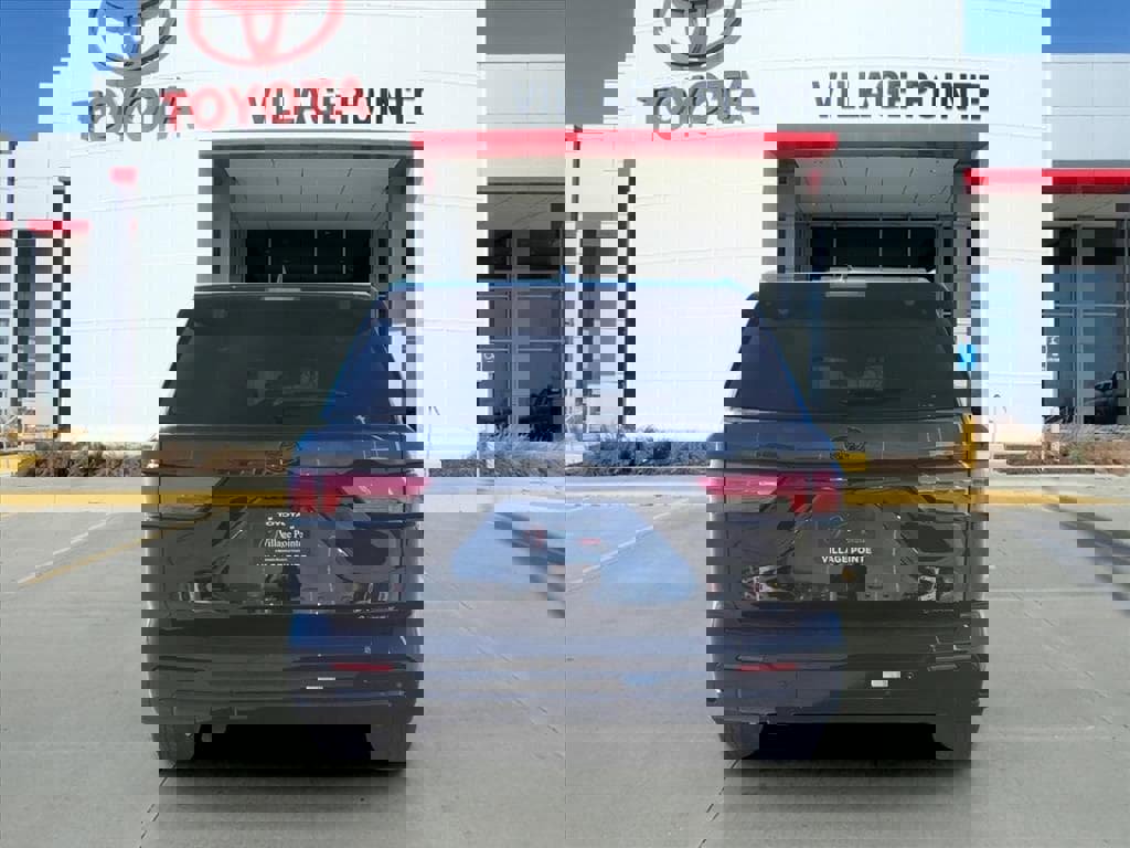 New 2026 Toyota Sequoia Platinum image 4