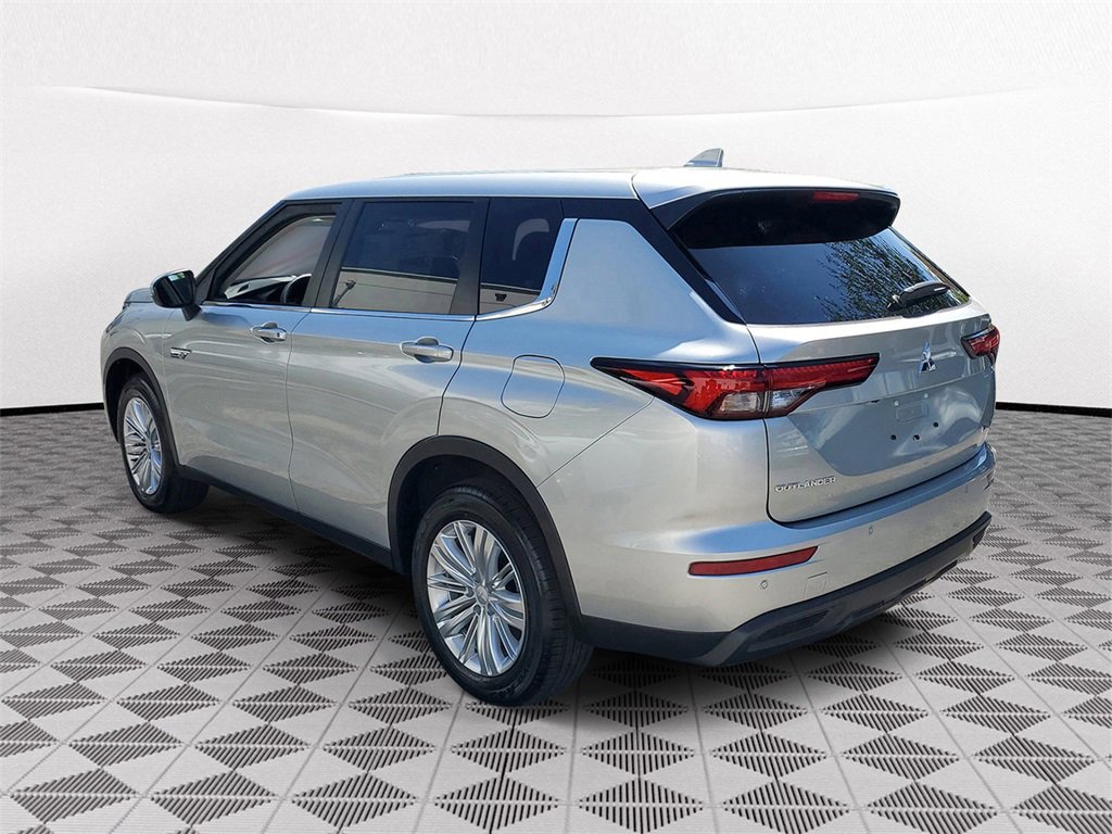 New 2025 Mitsubishi Outlander ES image 4