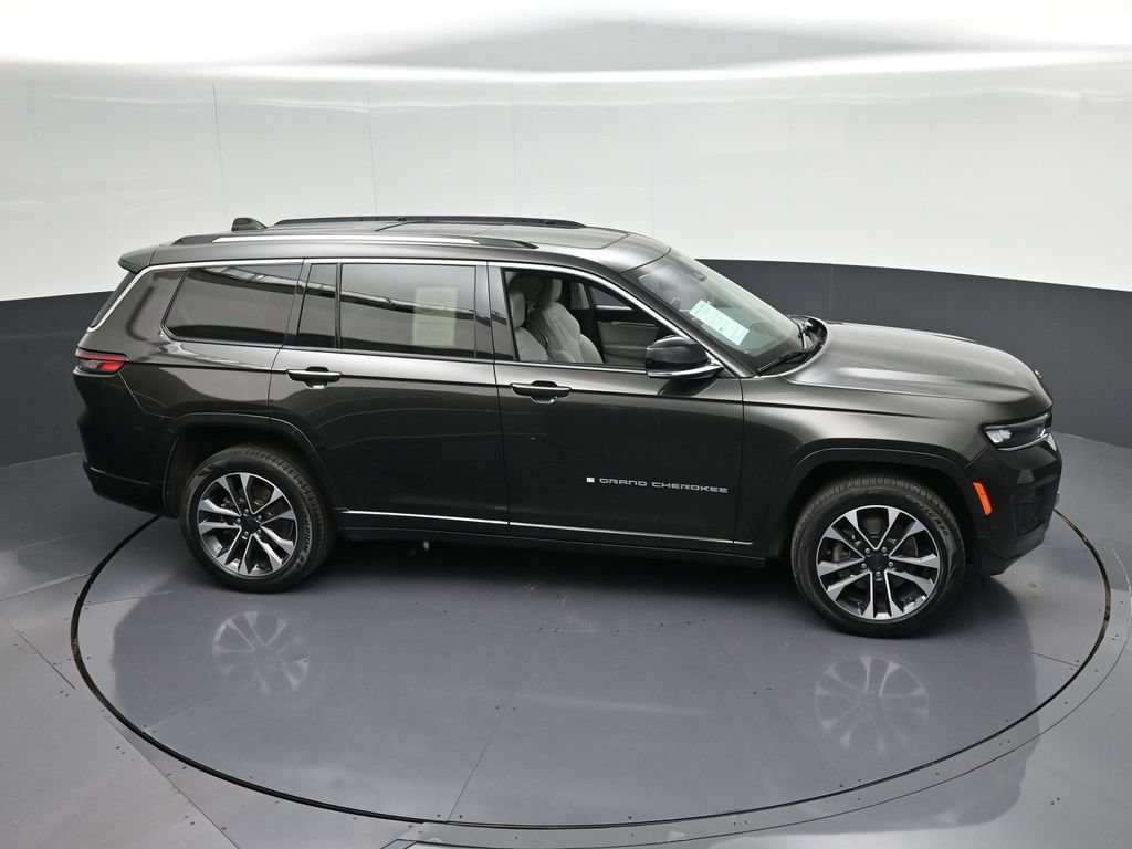 Used 2021 Jeep Grand Cherokee L Overland w/ Luxury Tech Group IV AWD/4WD image 23