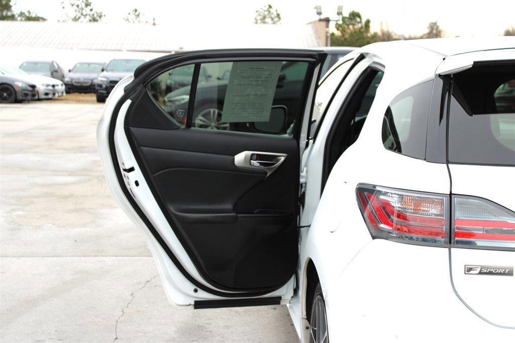 Used 2015 Lexus CT 200h w/ F Sport w/Nuluxe Interior image 31