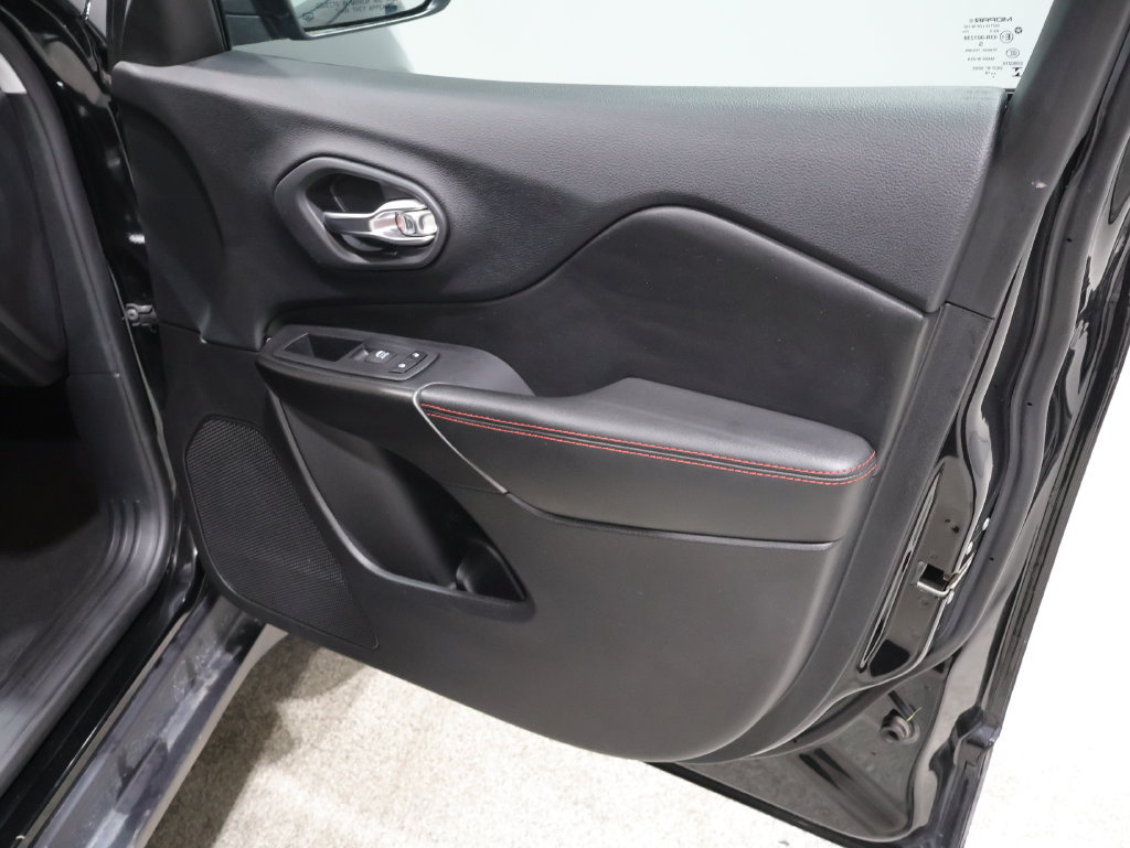 Used 2020 Jeep Cherokee Trailhawk w/ Cold Weather Group AWD/4WD image 24