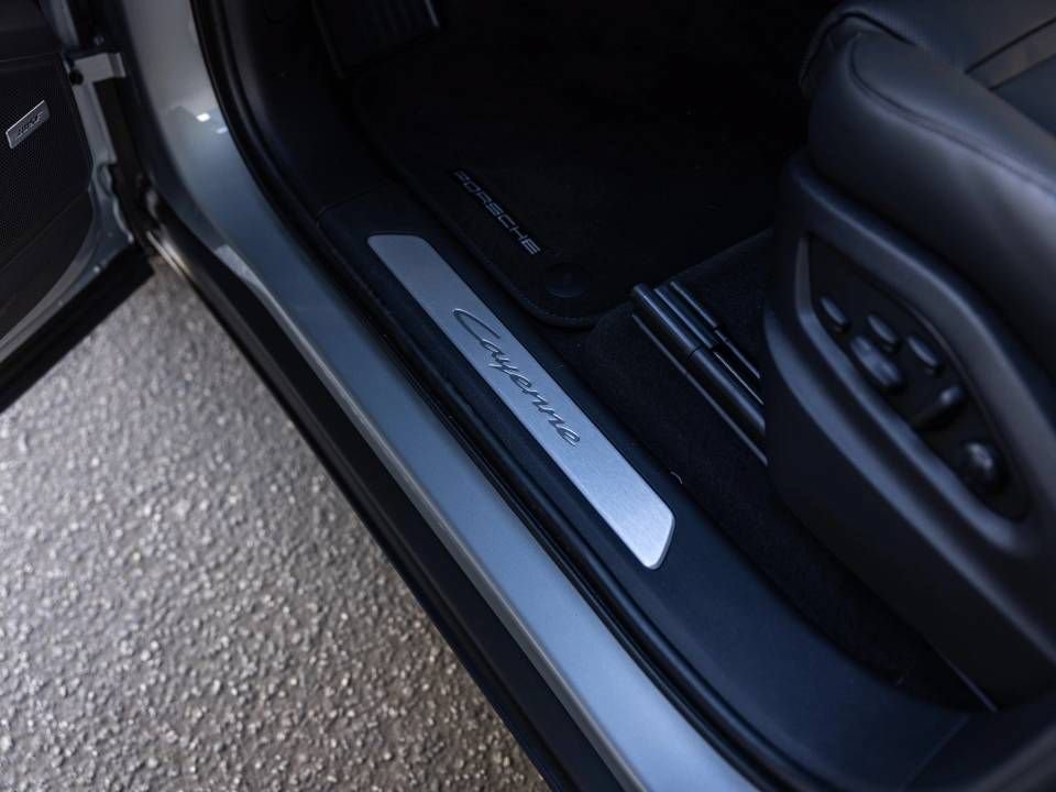 Certified 2026 Porsche Cayenne Coupe AWD/4WD image 31