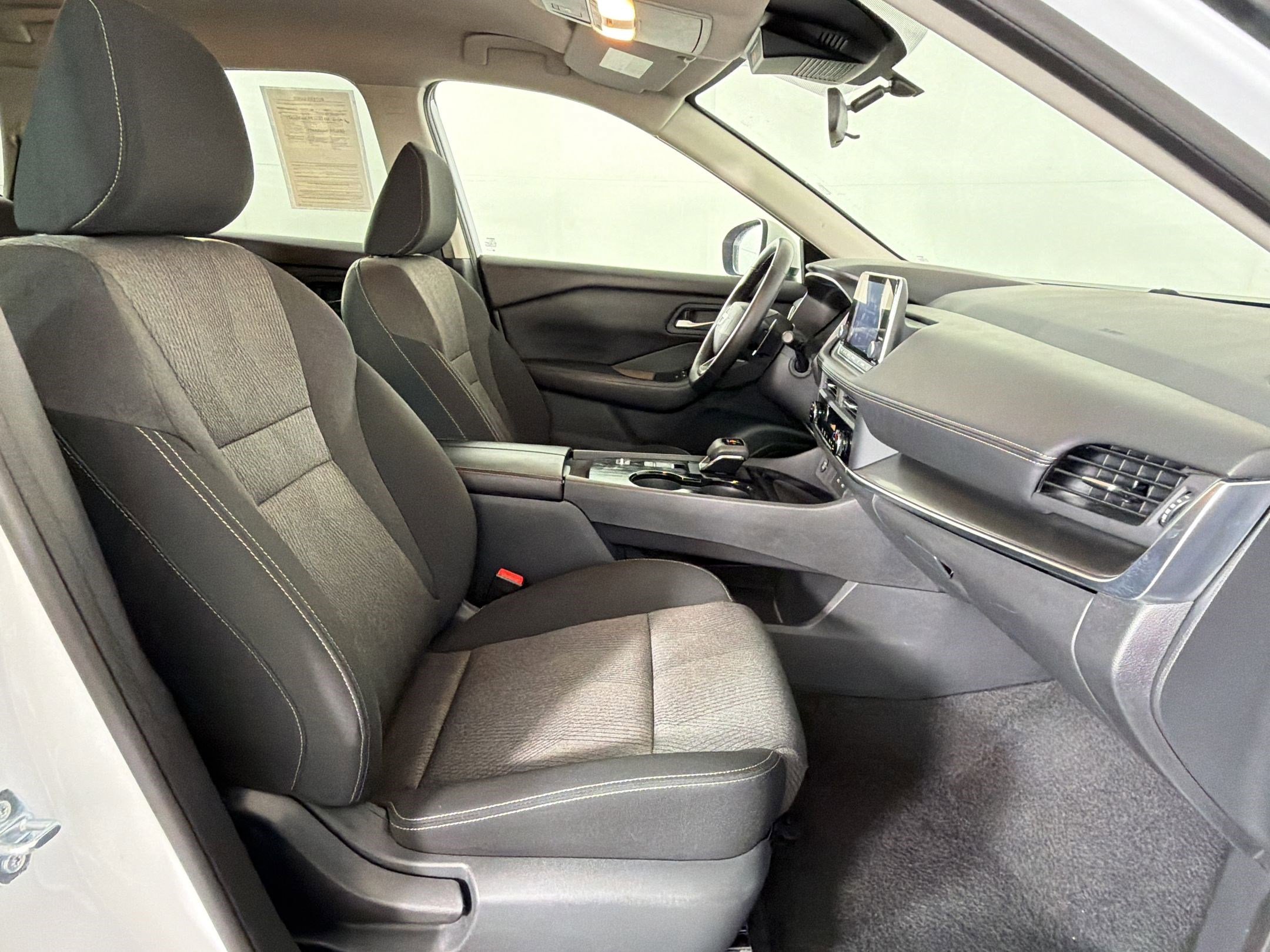 Used 2025 Nissan Rogue SV FWD image 29