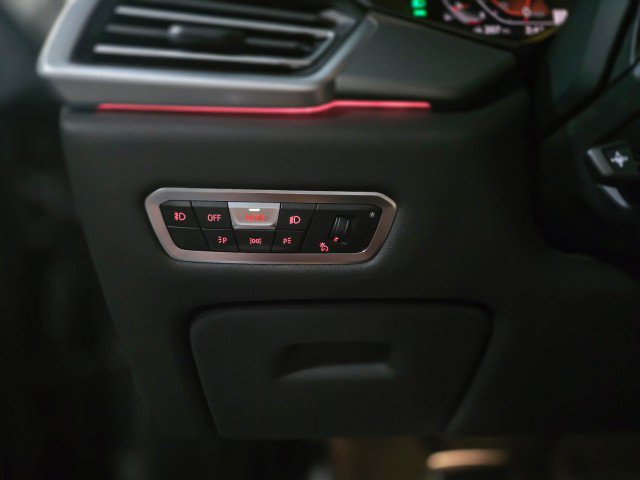 Used 2019 BMW X5 xDrive50i w/ M Sport Package image 31