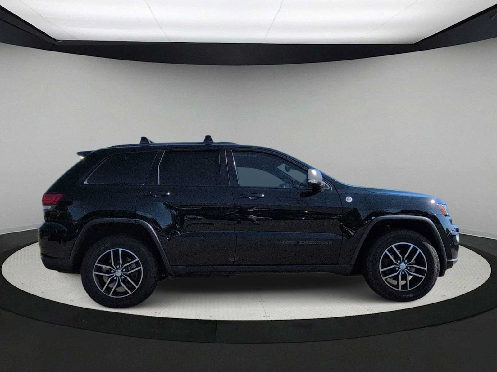 Used 2017 Jeep Grand Cherokee Trailhawk AWD/4WD image 9