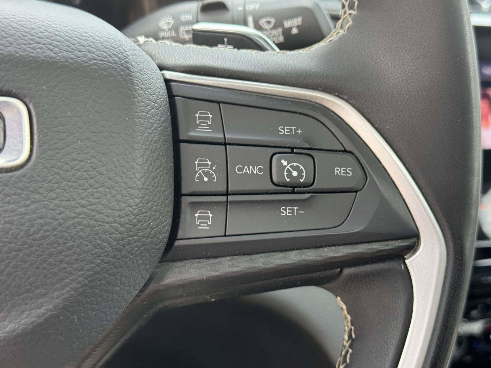 Used 2024 Jeep Grand Cherokee Altitude AWD/4WD image 21