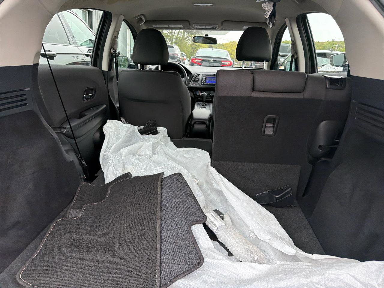 Used 2022 Honda HR-V LX image 11