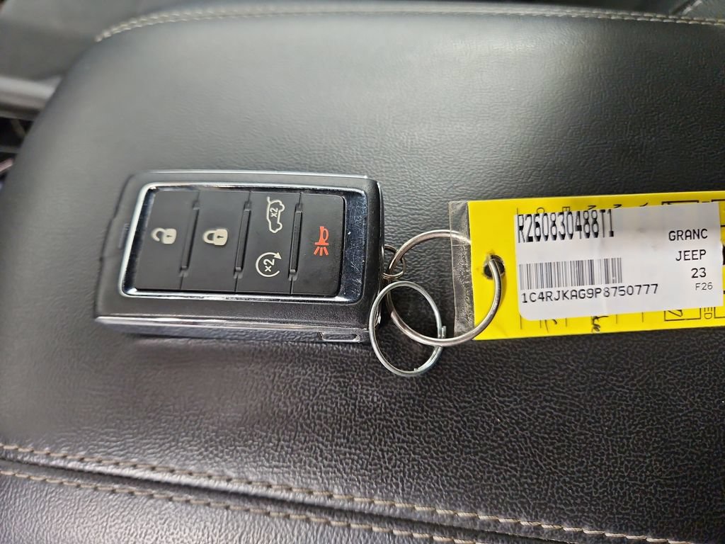 Used 2023 Jeep Grand Cherokee L Laredo AWD/4WD image 29