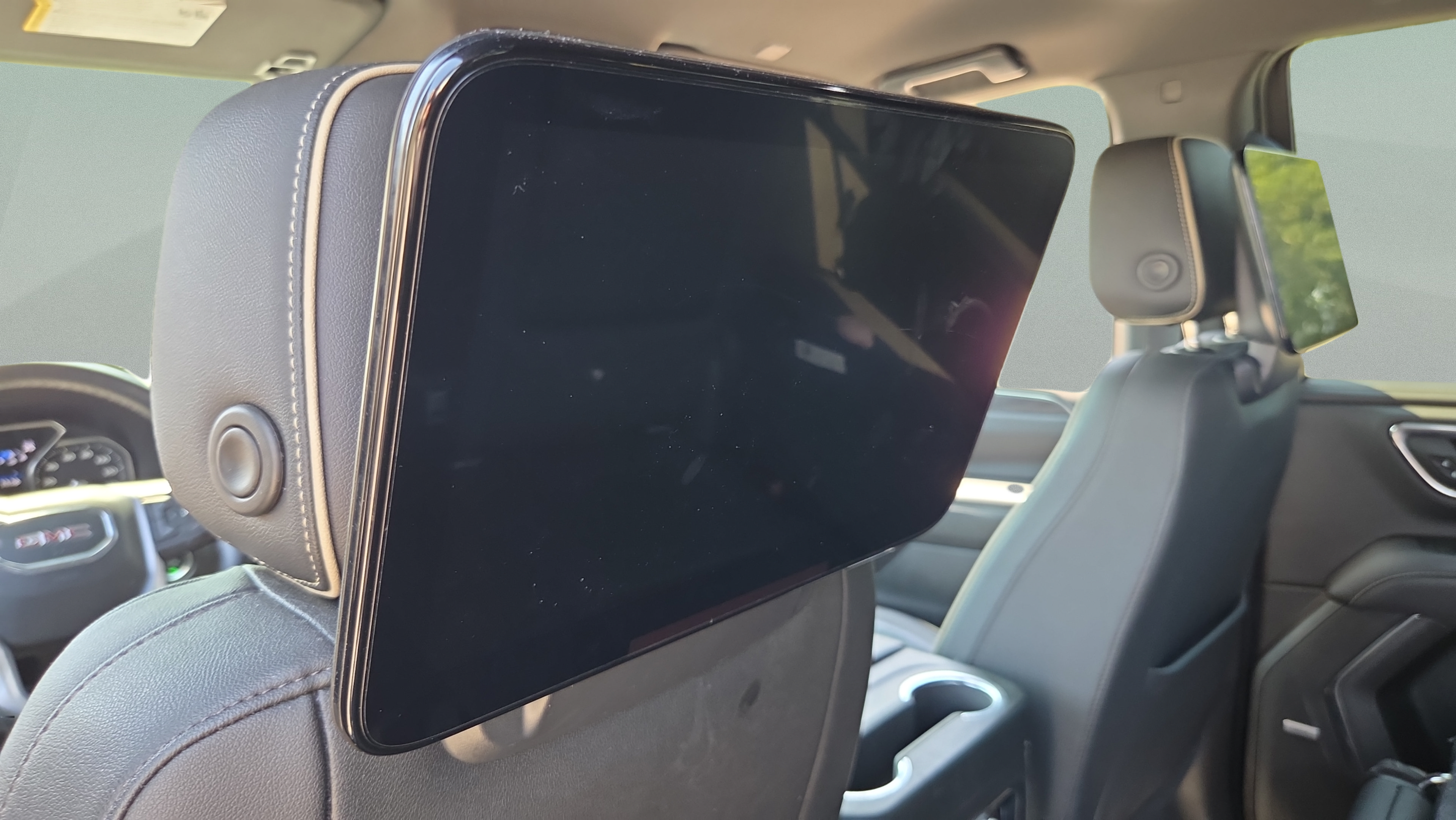 Used 2021 GMC Yukon SLT w/ Rear Media and Nav Package AWD/4WD image 11
