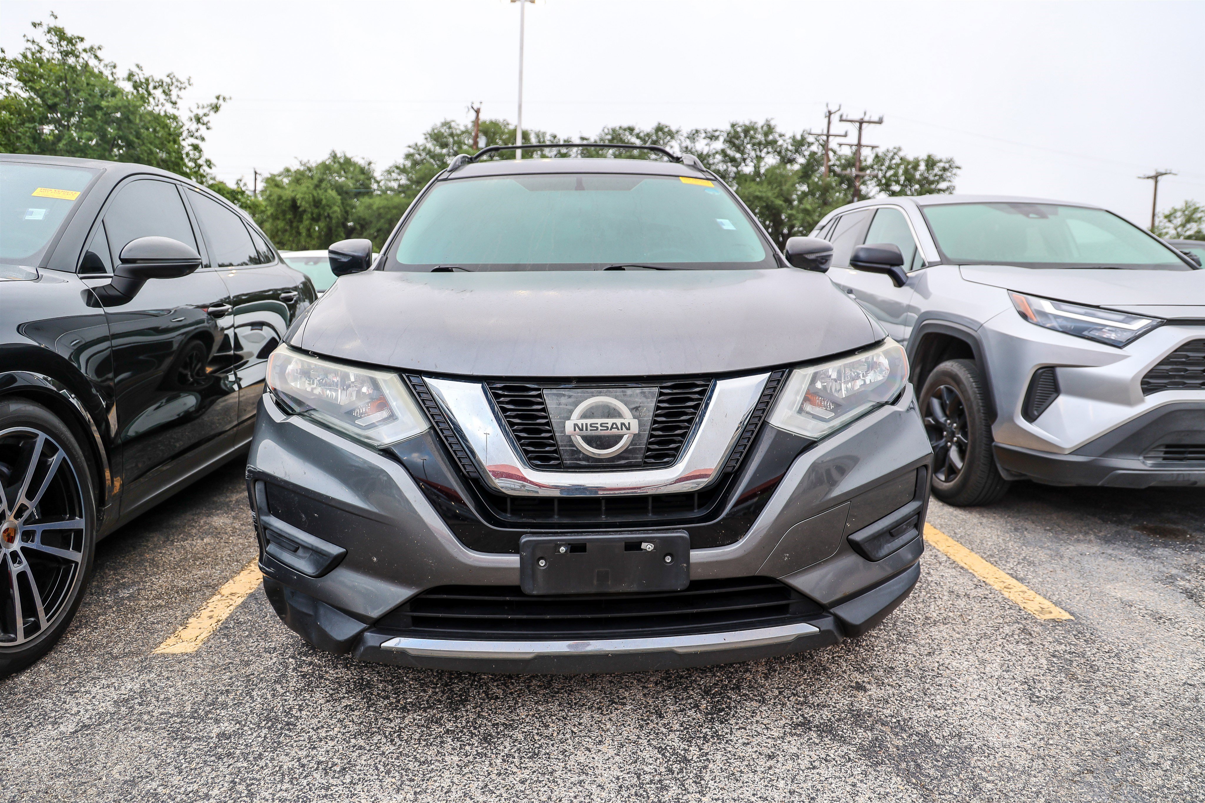 Used 2017 Nissan Rogue SV w/ Midnight Edition FWD image 4