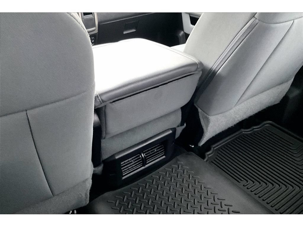 Used 2017 RAM 2500 SLT w/ Cold Weather Group AWD/4WD image 33