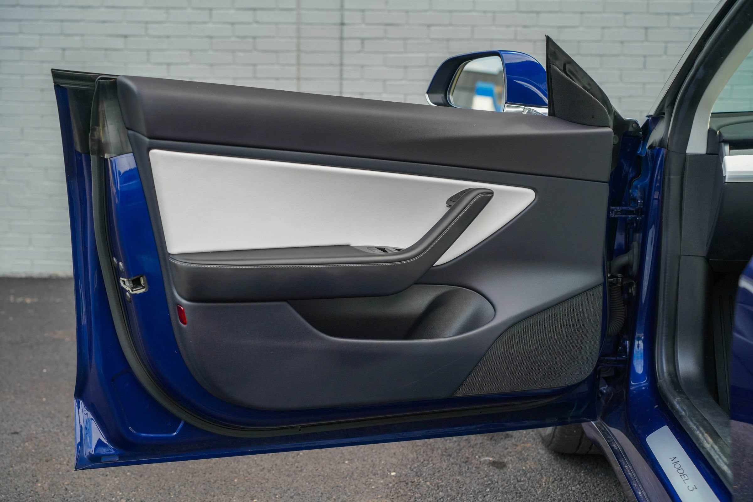 Used 2018 Tesla Model 3 Long Range AWD/4WD image 9
