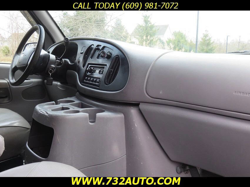 Used 2002 Ford E-150 and Econoline 150 RWD image 6