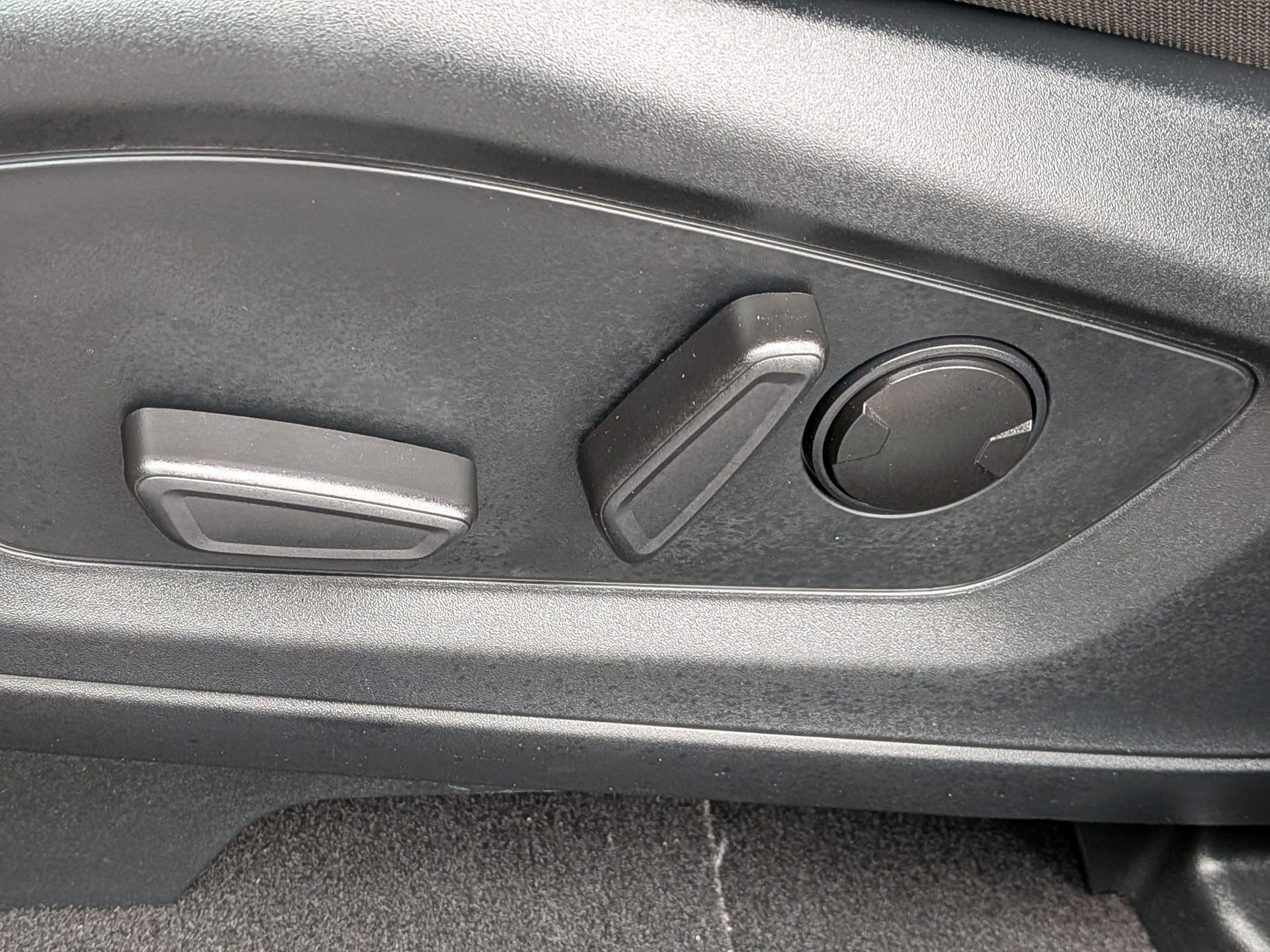 Used 2023 Ford Explorer XLT image 24