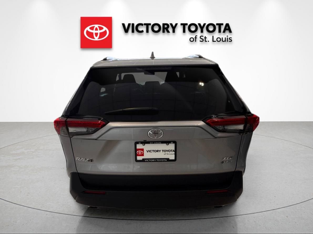 Used 2025 Toyota RAV4 XLE AWD/4WD image 4