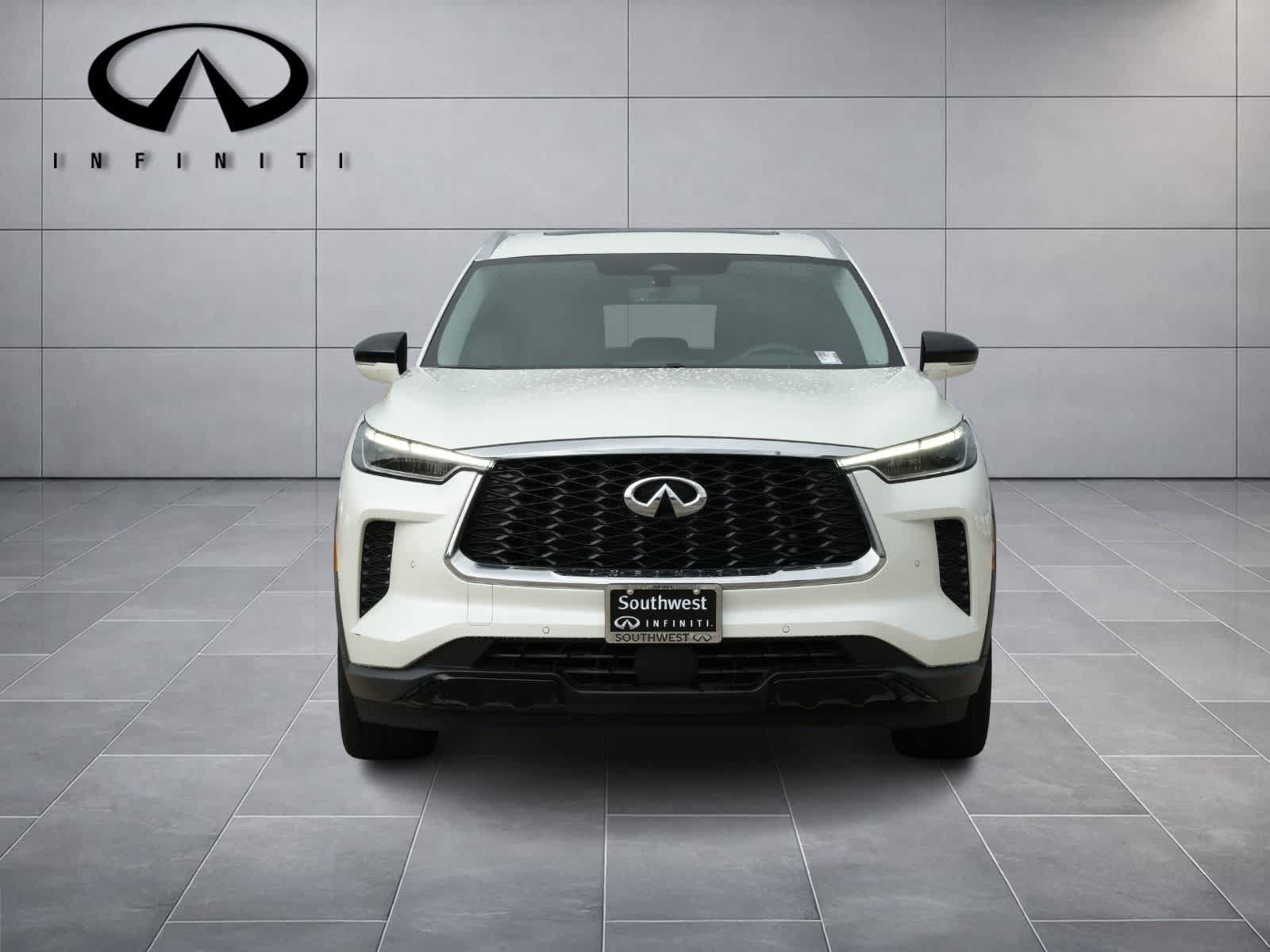 Used 2023 INFINITI QX60 Luxe w/ Cargo Package FWD image 2