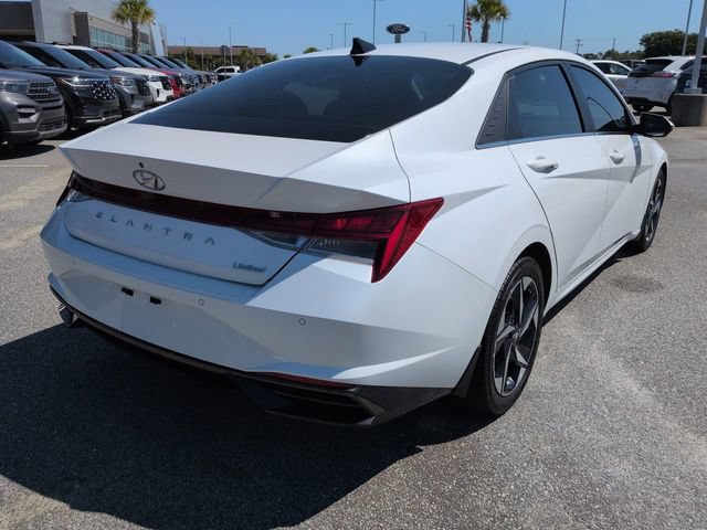 Used 2022 Hyundai Elantra Limited w/ Preferred Accessory Package FWD image 4