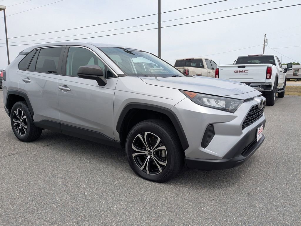 Used 2022 Toyota RAV4 LE AWD/4WD image 2