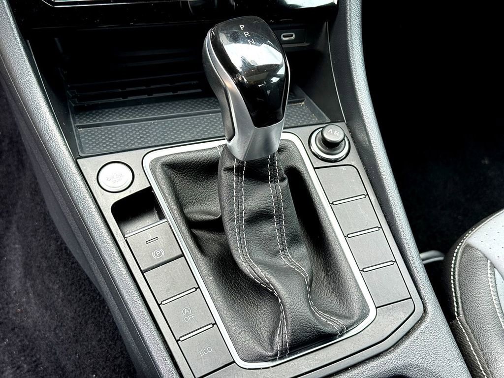 Used 2025 Volkswagen Jetta SE FWD image 21