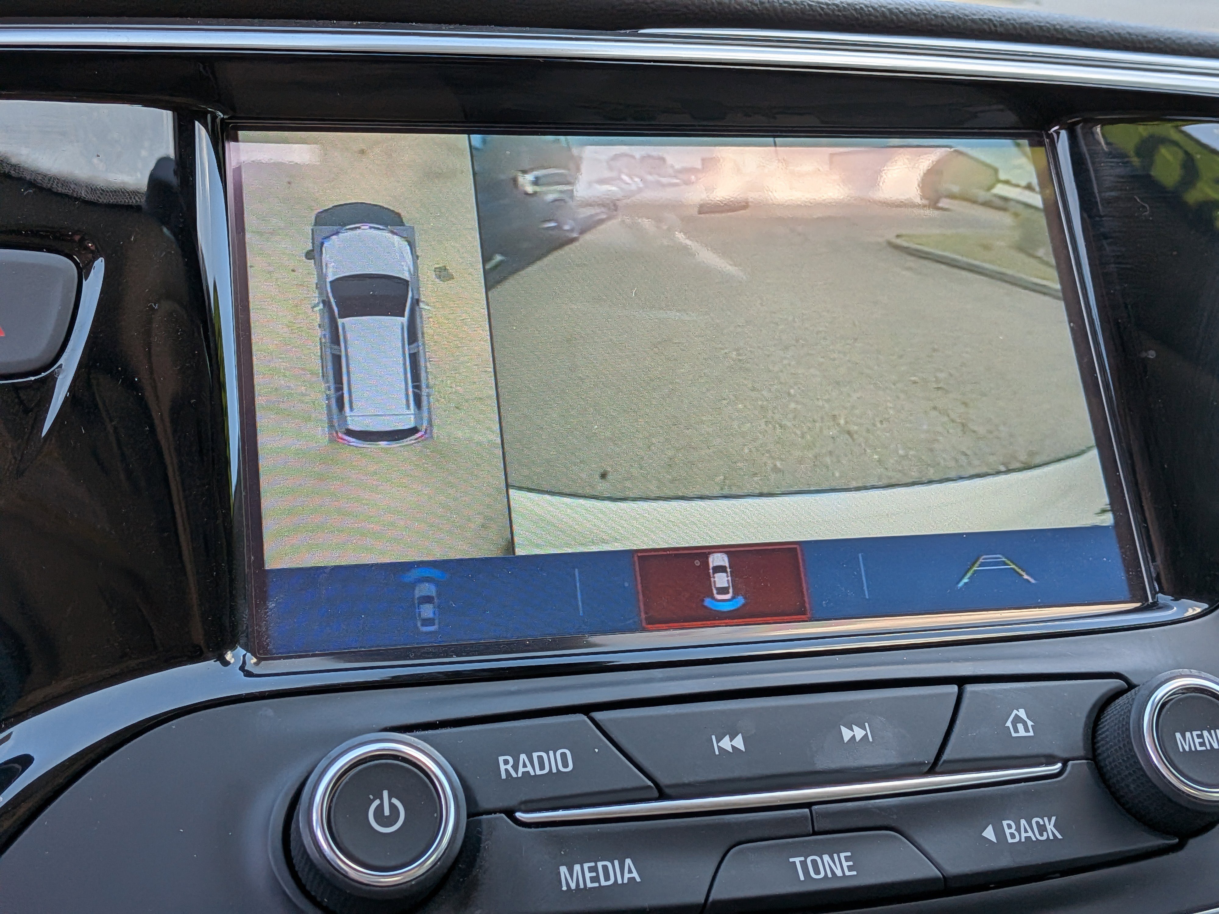 Used 2020 Buick Envision Premium w/ Driver Confidence Package image 33