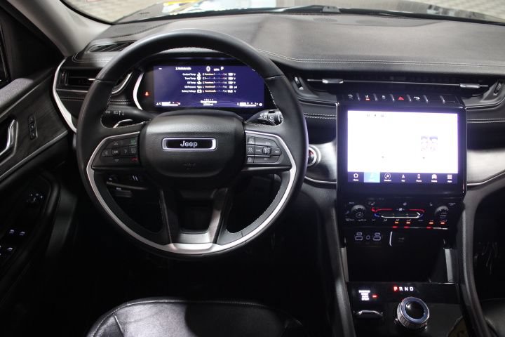 Used 2023 Jeep Grand Cherokee Limited AWD/4WD image 28