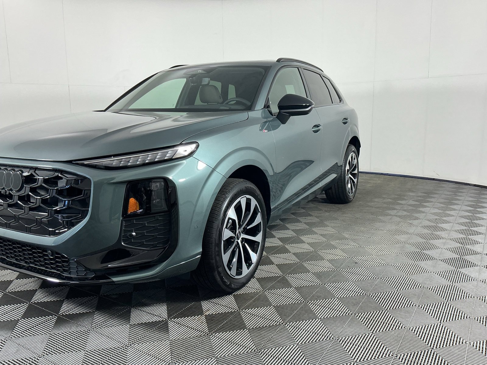 New 2026 Audi Q3 quattro 2.0T AWD/4WD image 3