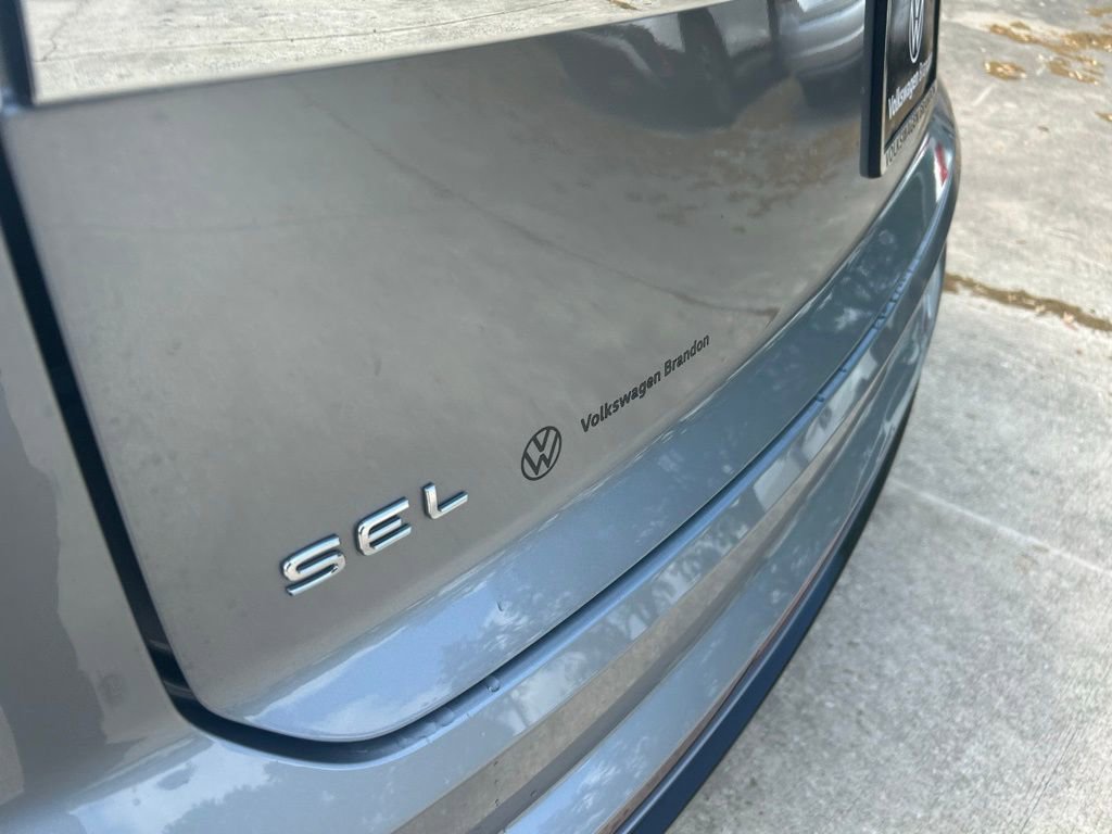 Certified 2024 Volkswagen Atlas Cross Sport SEL R-Line image 32