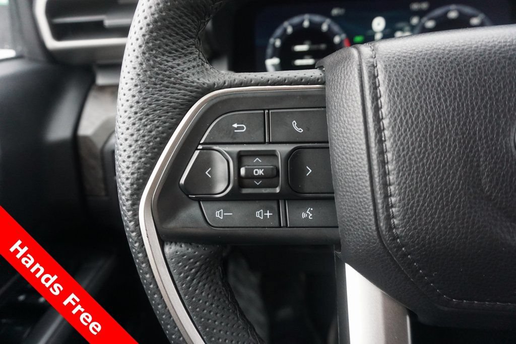Certified 2025 Toyota Tacoma Limited AWD/4WD image 4