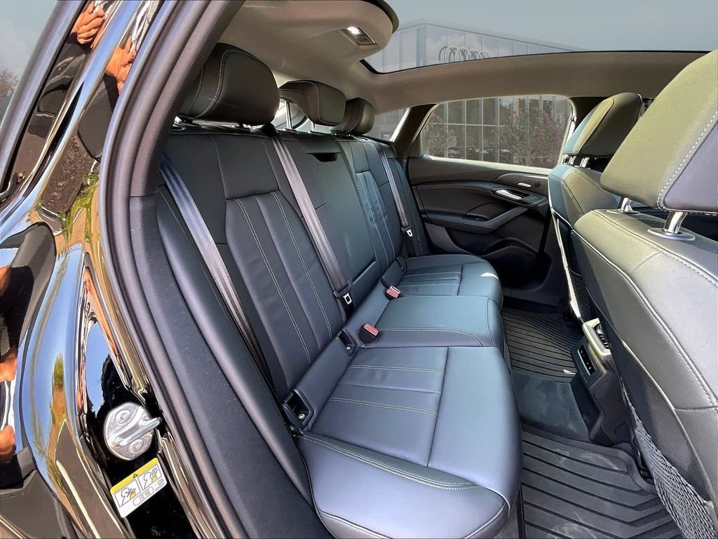 Used 2025 Audi A6 e-tron Prestige AWD/4WD image 27