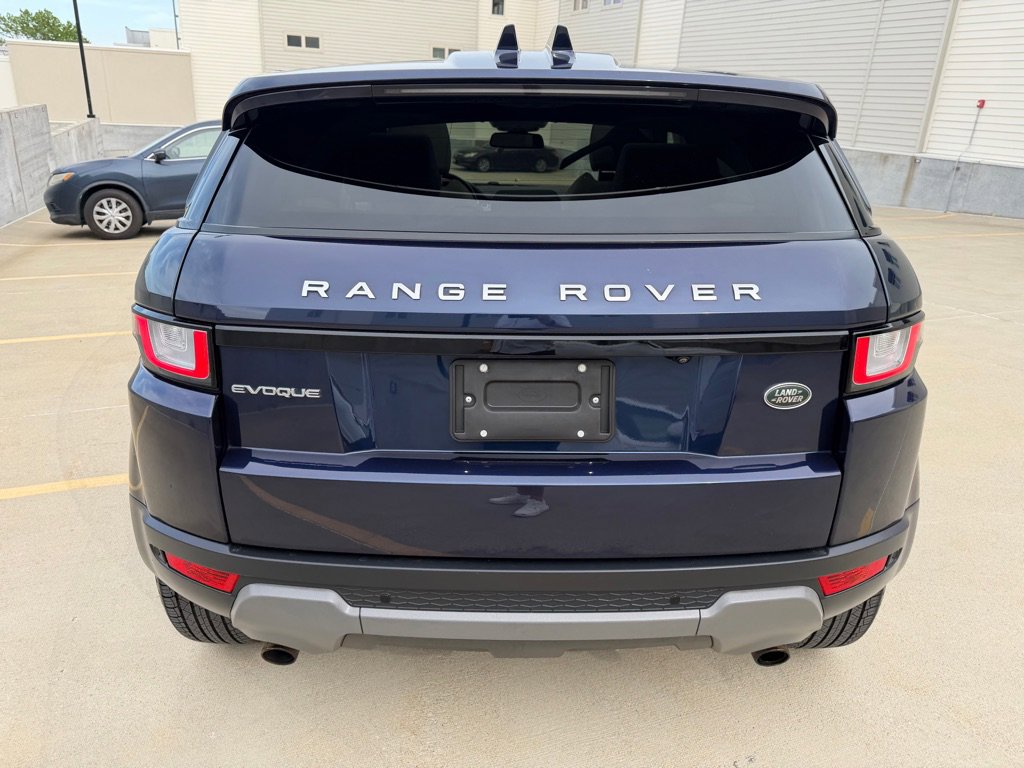 Used 2019 Land Rover Range Rover Evoque SE AWD/4WD image 4
