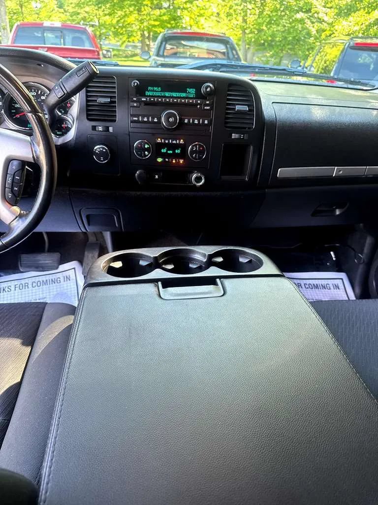 Used 2009 Chevrolet Silverado 1500 LT w/ Power Pack Plus AWD/4WD image 13