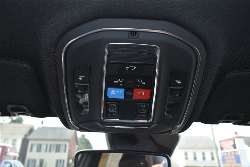 Used 2023 Jeep Grand Cherokee Altitude AWD/4WD image 20