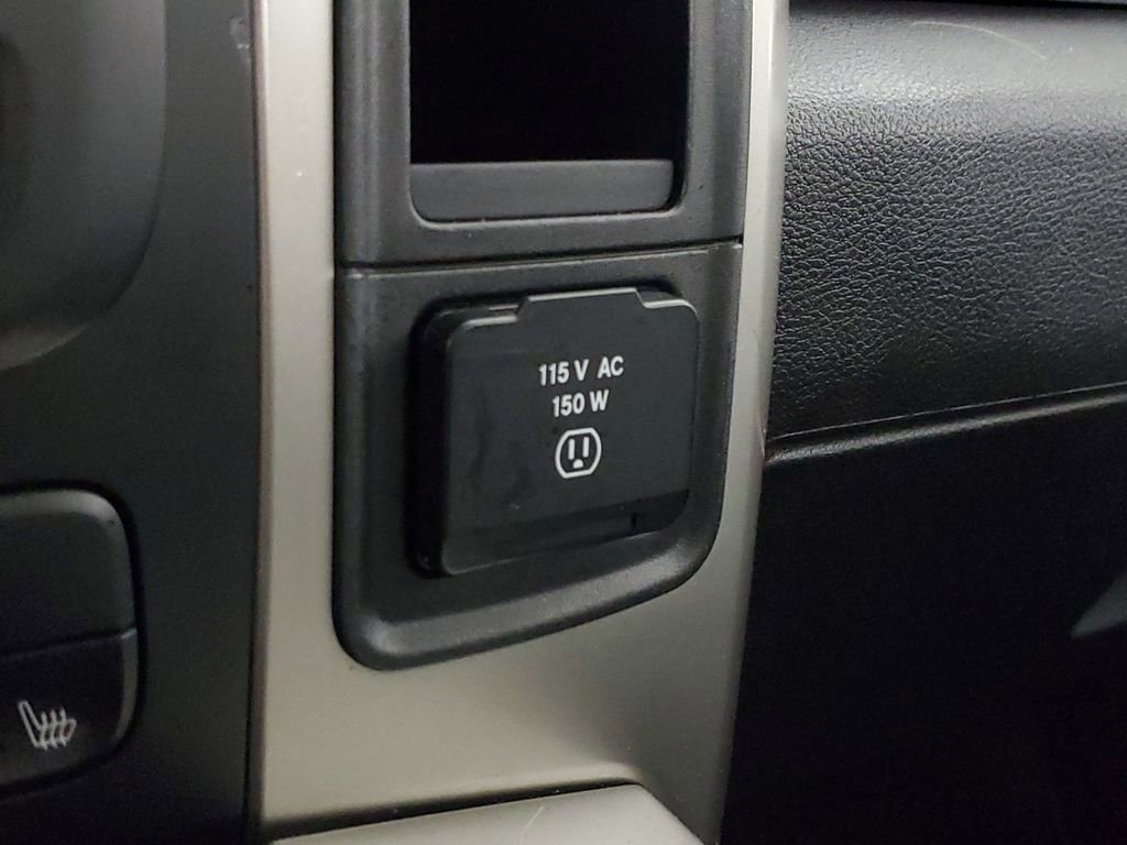 Used 2018 RAM 1500 SLT image 22