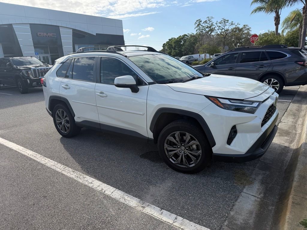 Used 2022 Toyota RAV4 XLE Premium image 5