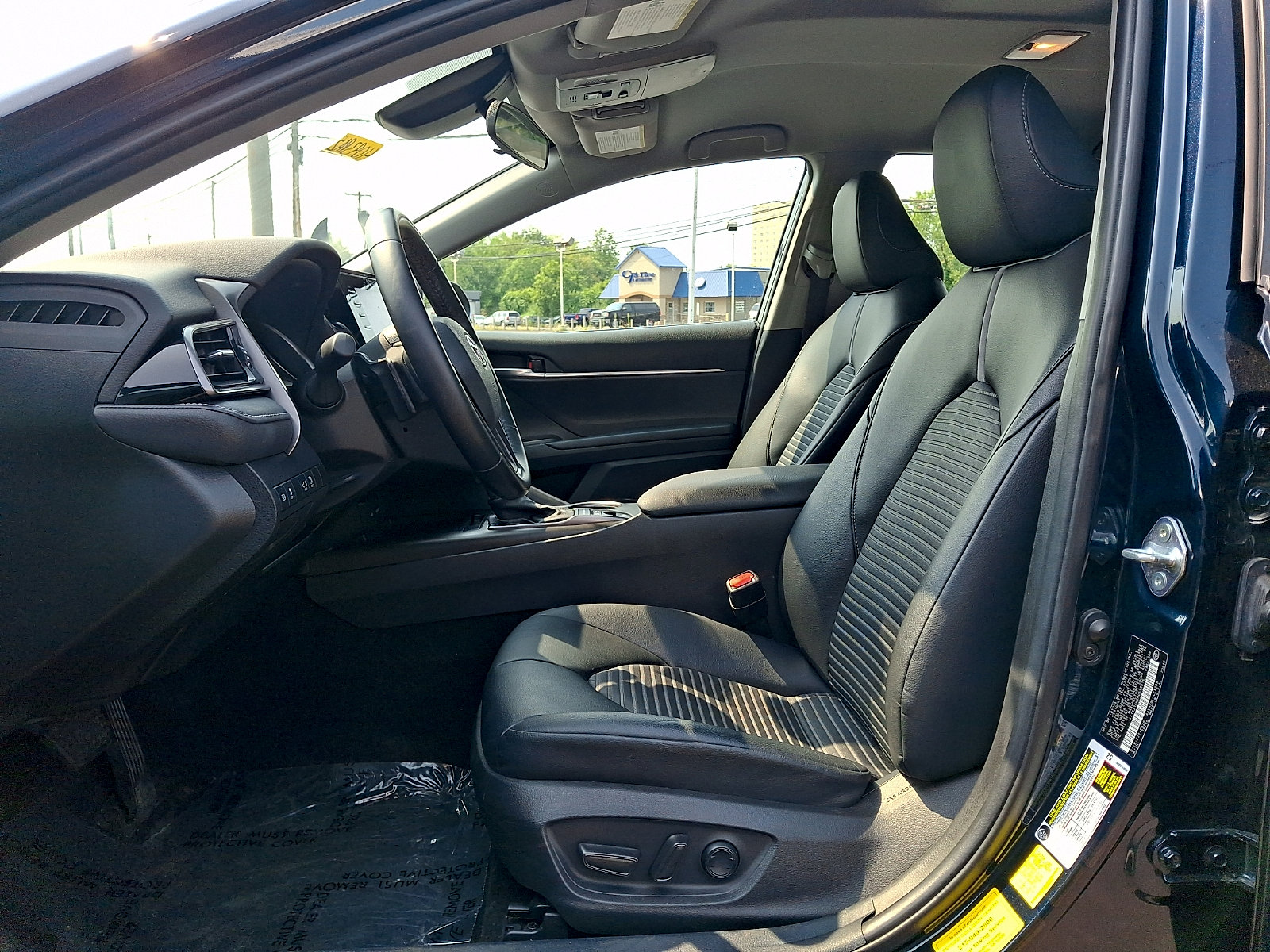 Used 2021 Toyota Camry SE FWD image 15