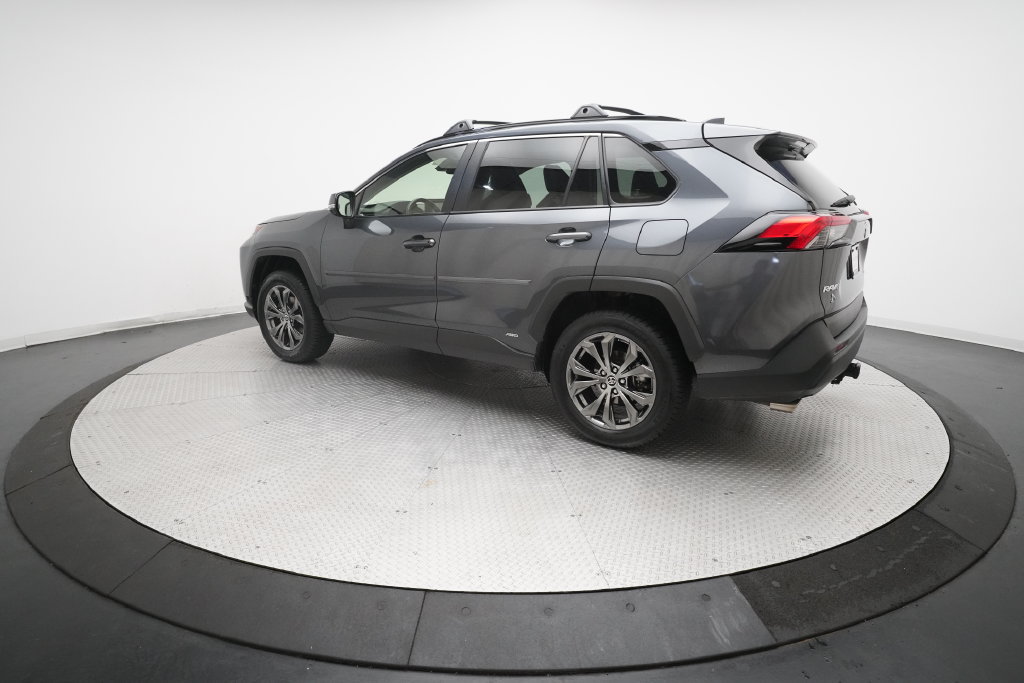 Used 2022 Toyota RAV4 XLE Premium AWD/4WD image 33
